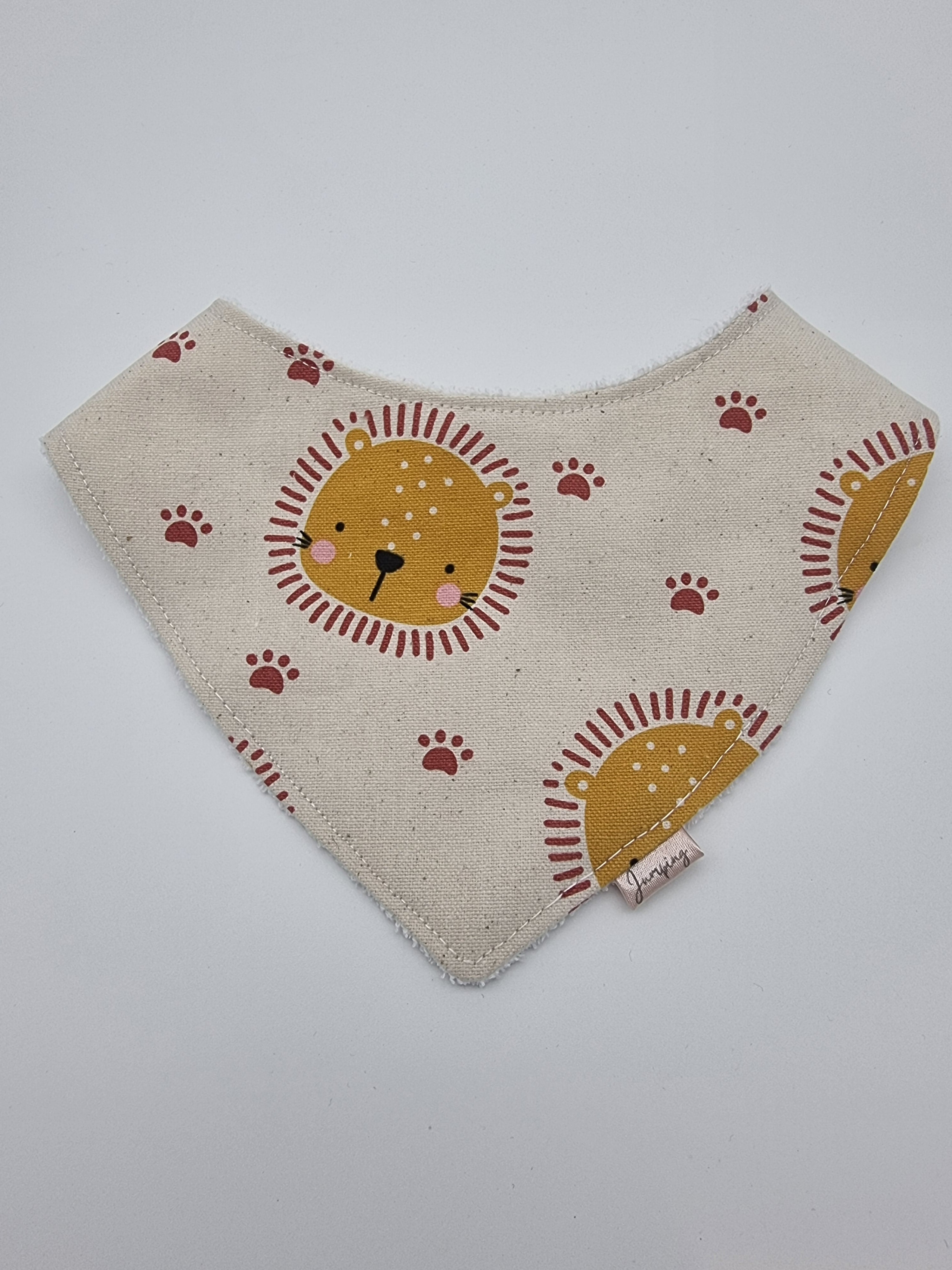 Lion fitted bib