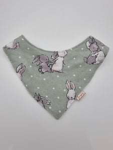 Bunnies fitted bib