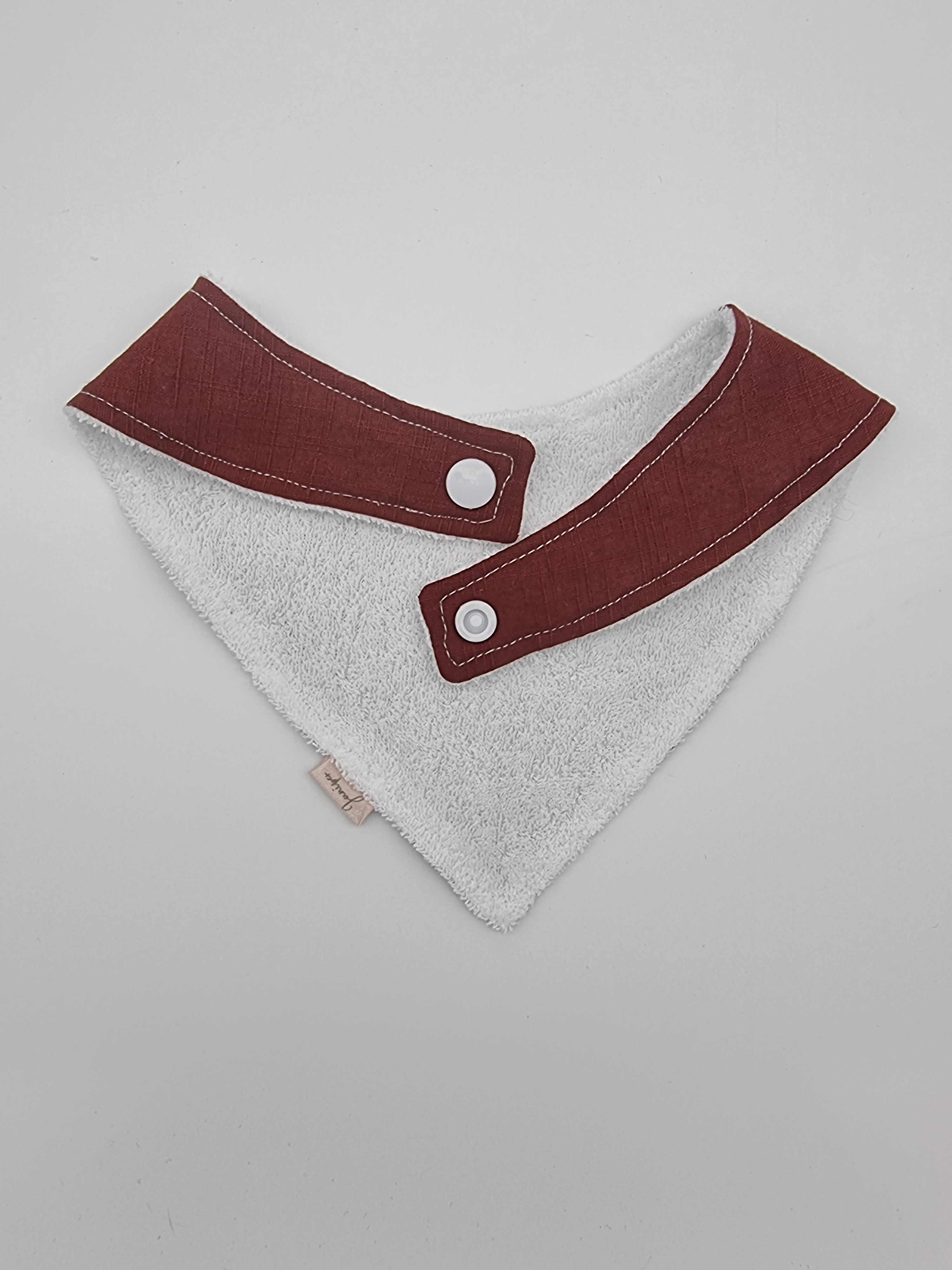 Red fitted bib