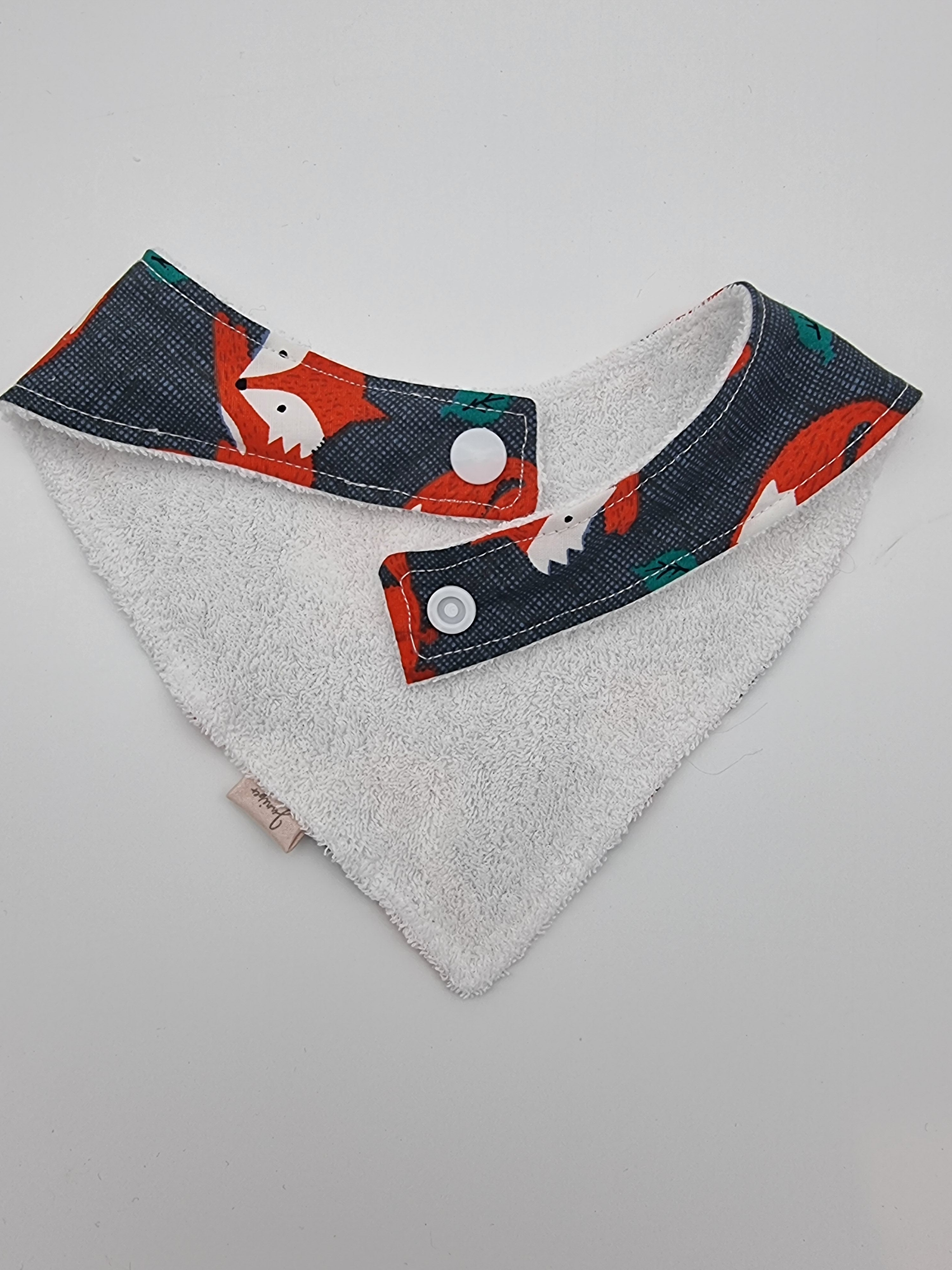 Fox fitted bib