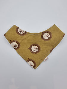 Happy Lion fitted bib
