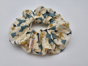 Flower scrunchie