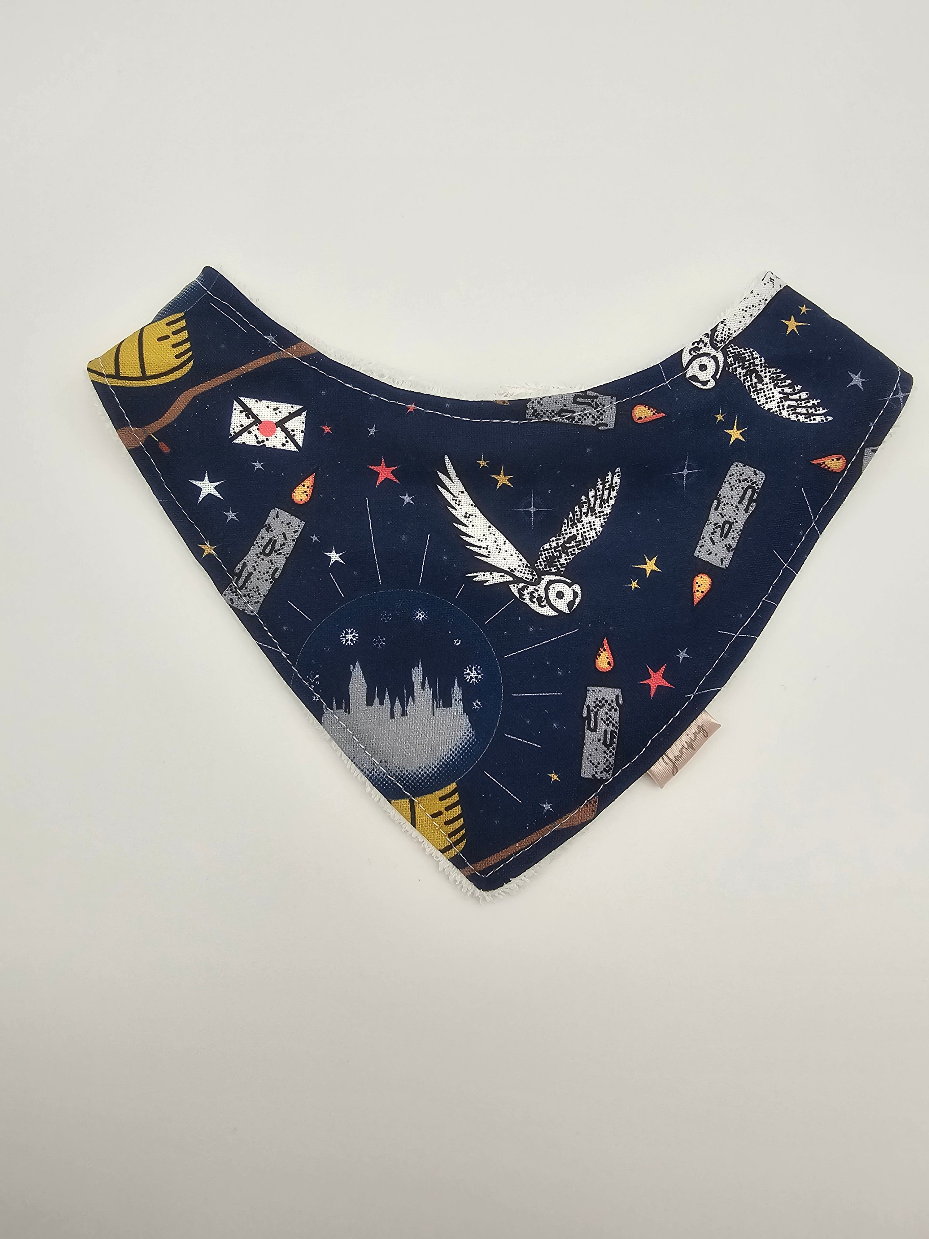 Hedwig fitted bib