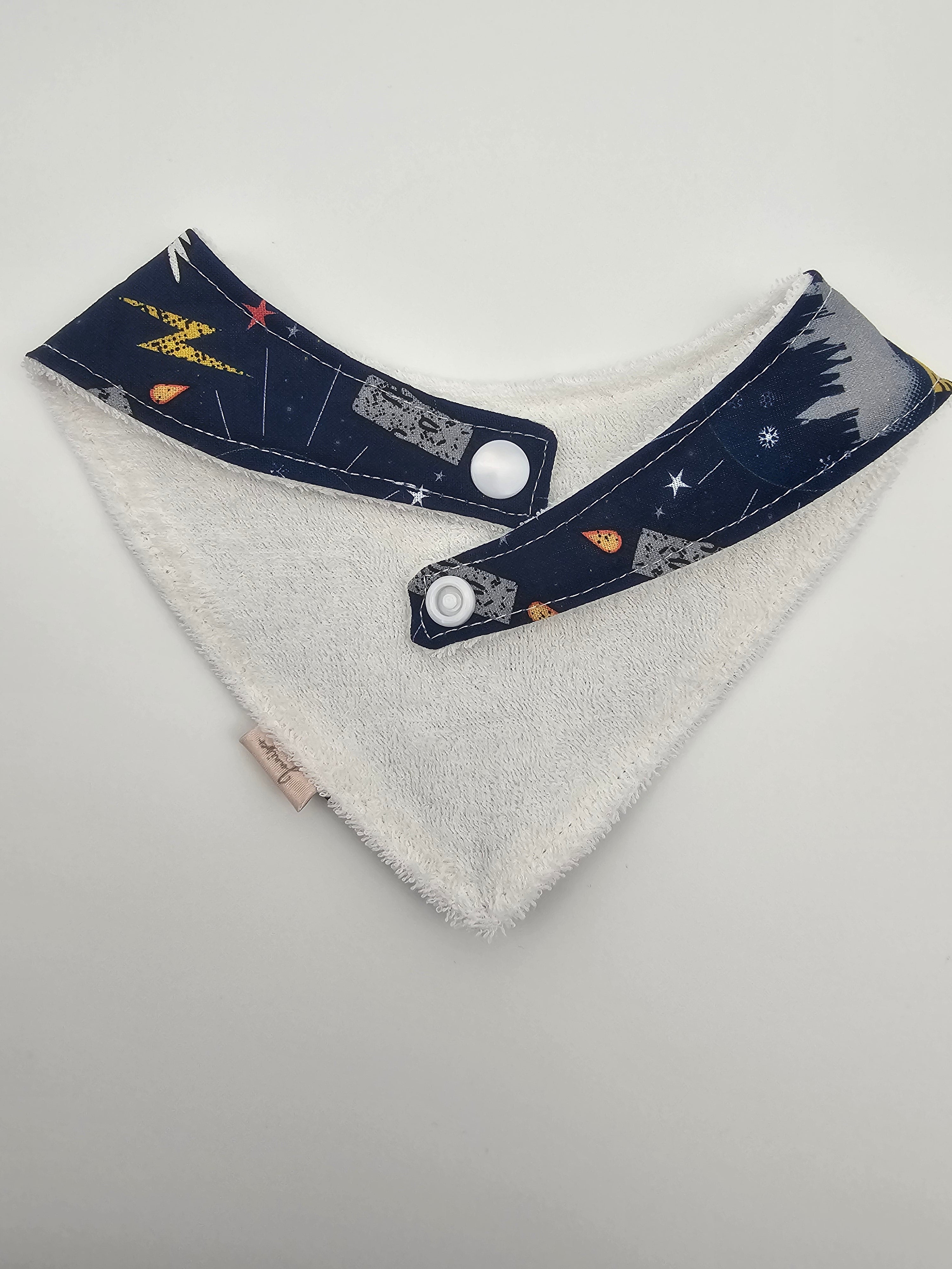 Hedwig fitted bib