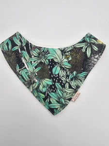 Enchanted gardens fitted bib