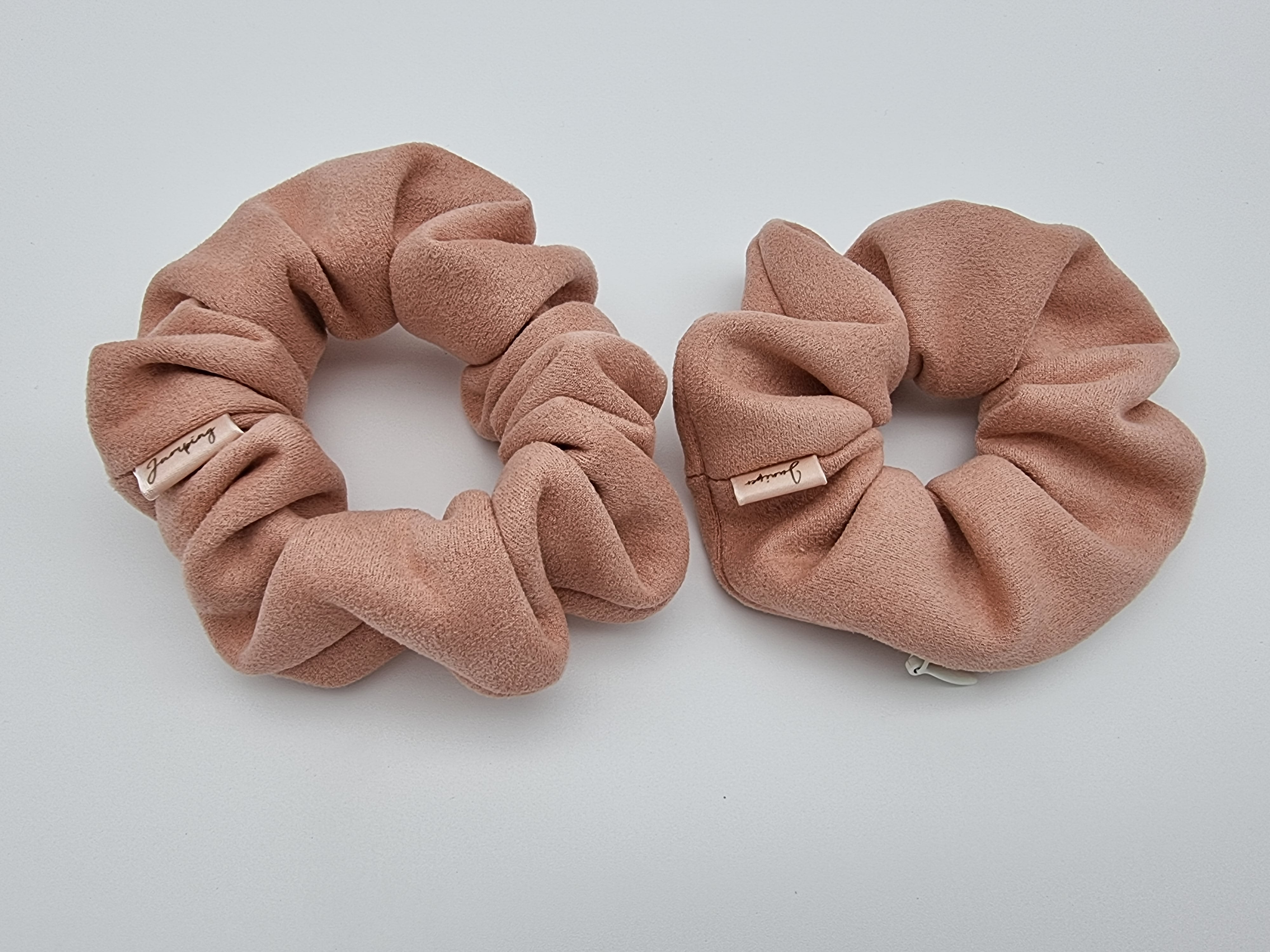 Pouch Scrunchie - Don't need to persuede me in pink