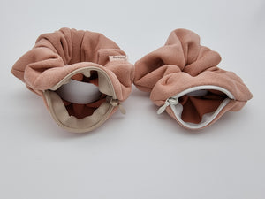 Pouch Scrunchie - Don't need to persuede me in pink