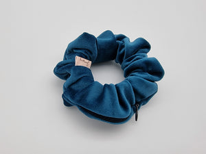 Pouch Scrunchie - Velvet peacock Blue