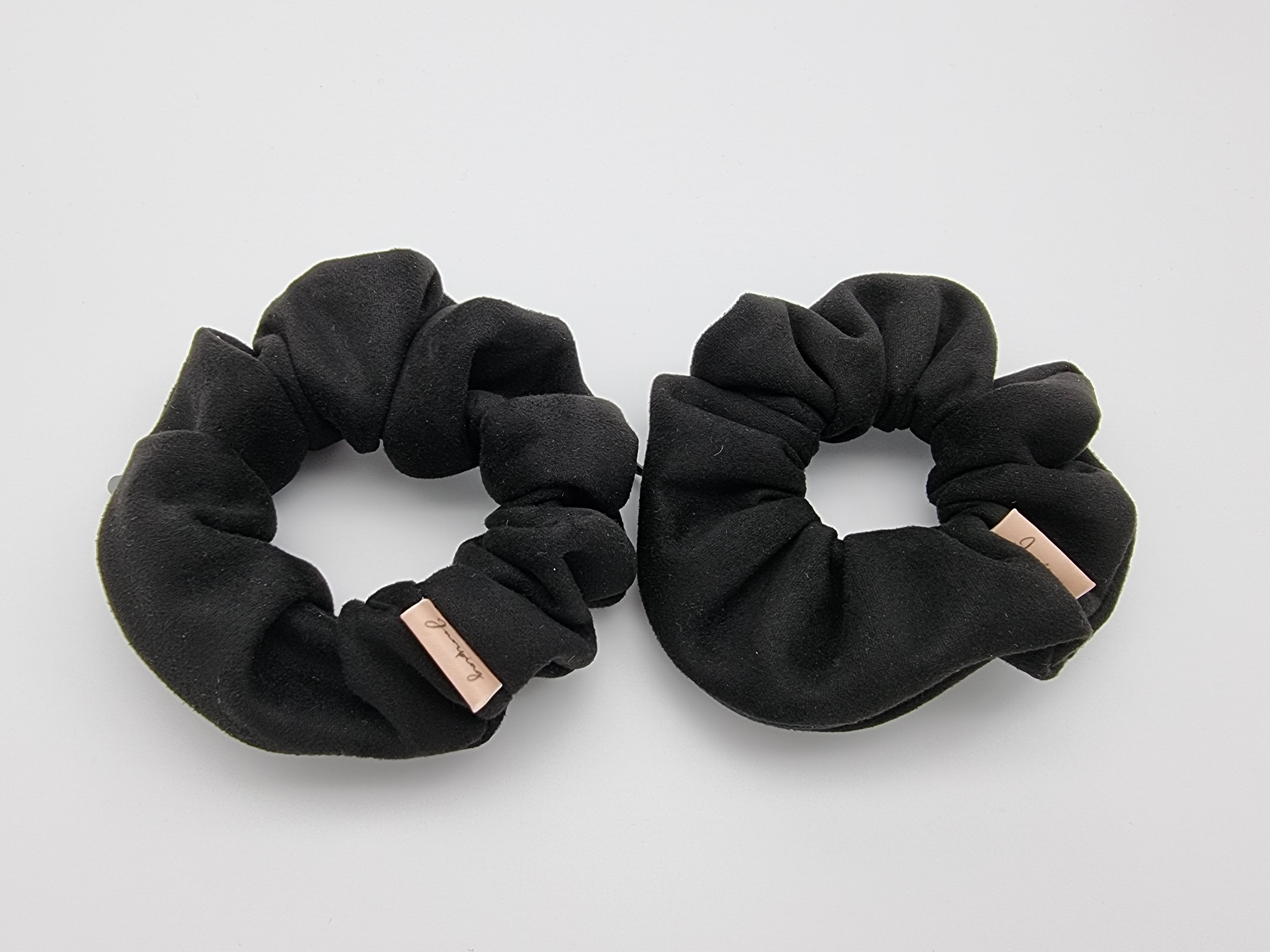 Pouch Scrunchie - Don't need to persuede me in Black