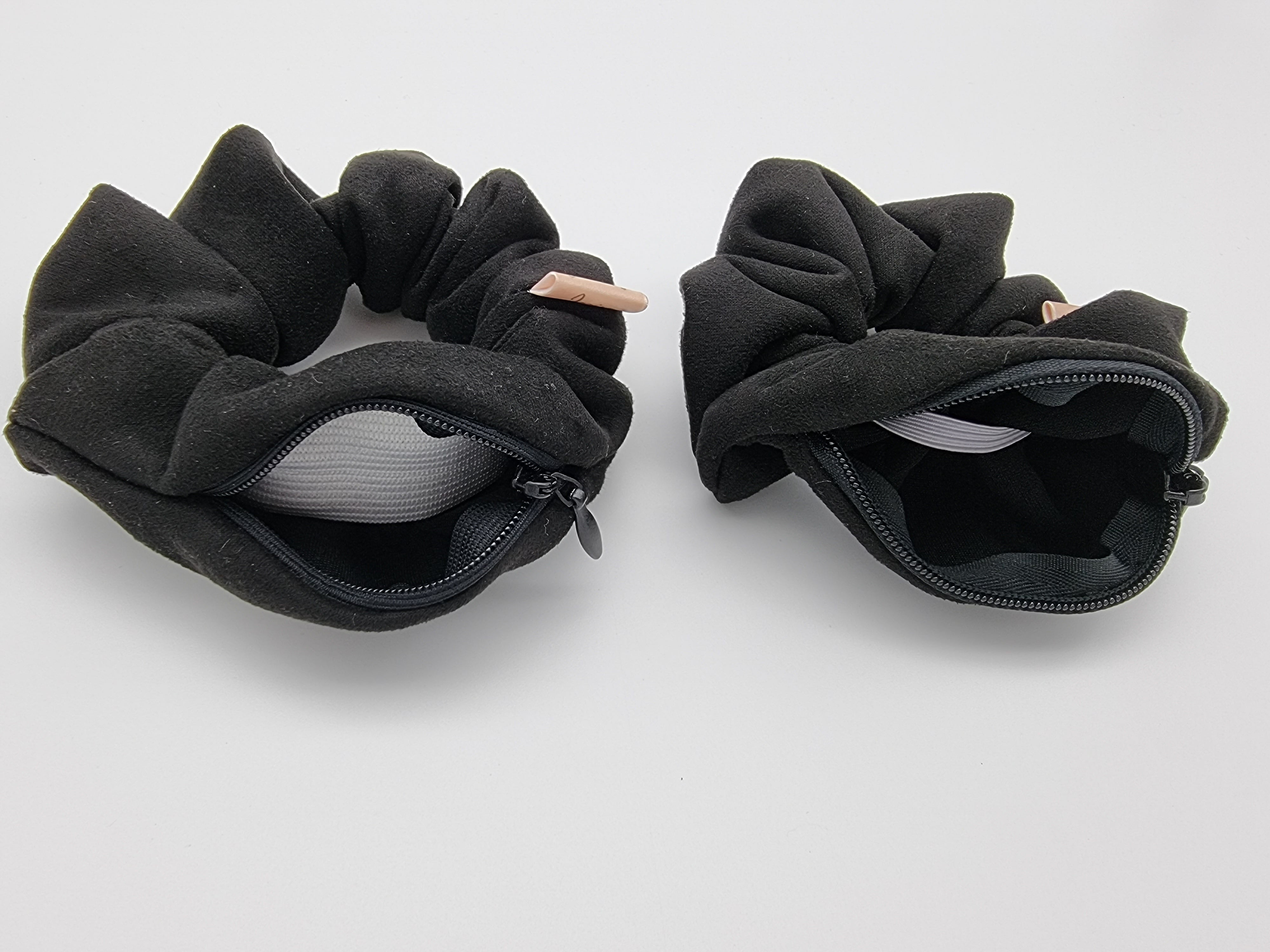 Pouch Scrunchie - Don't need to persuede me in Black