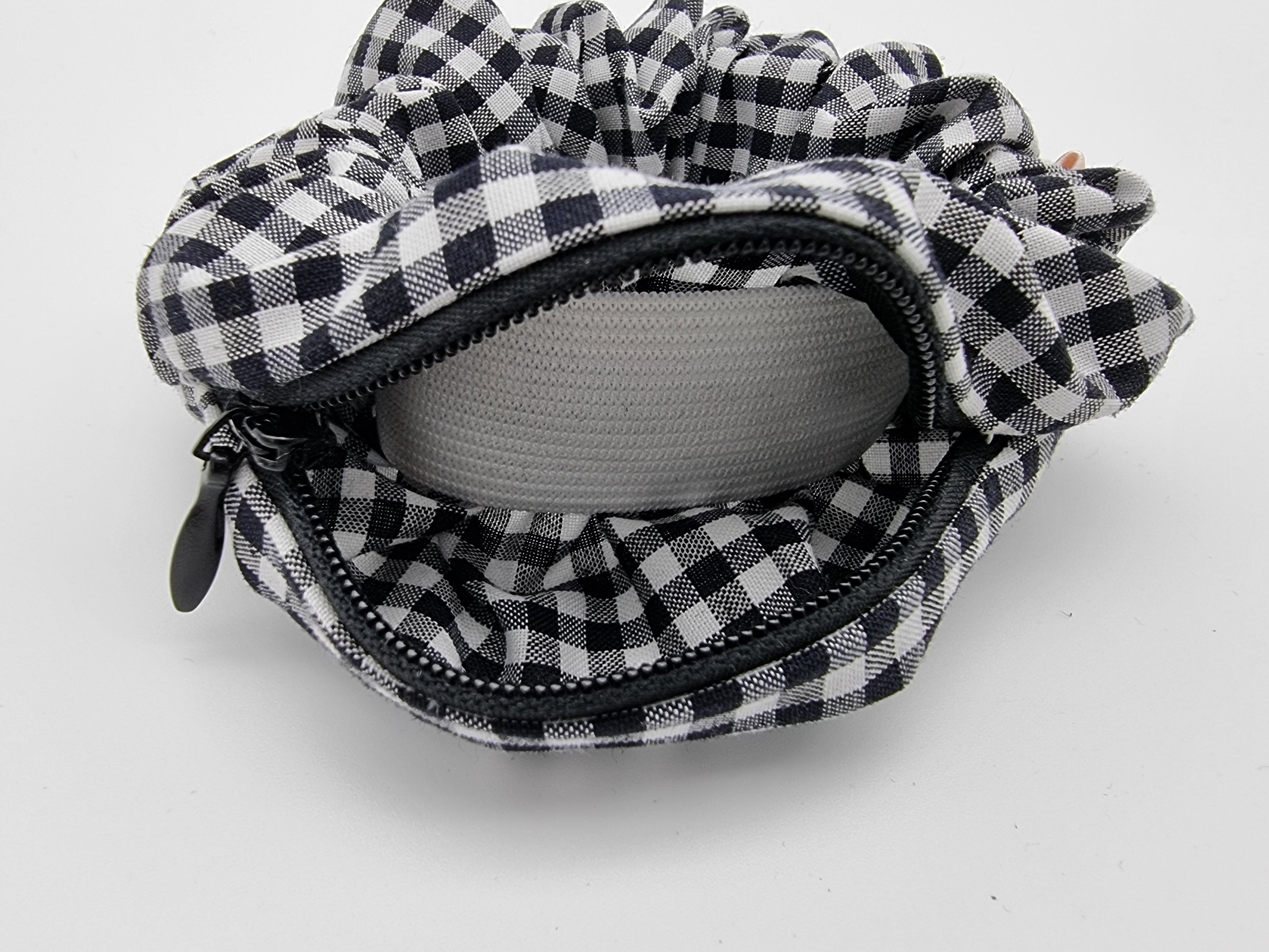 Pouch Scrunchie - Keep me in check black