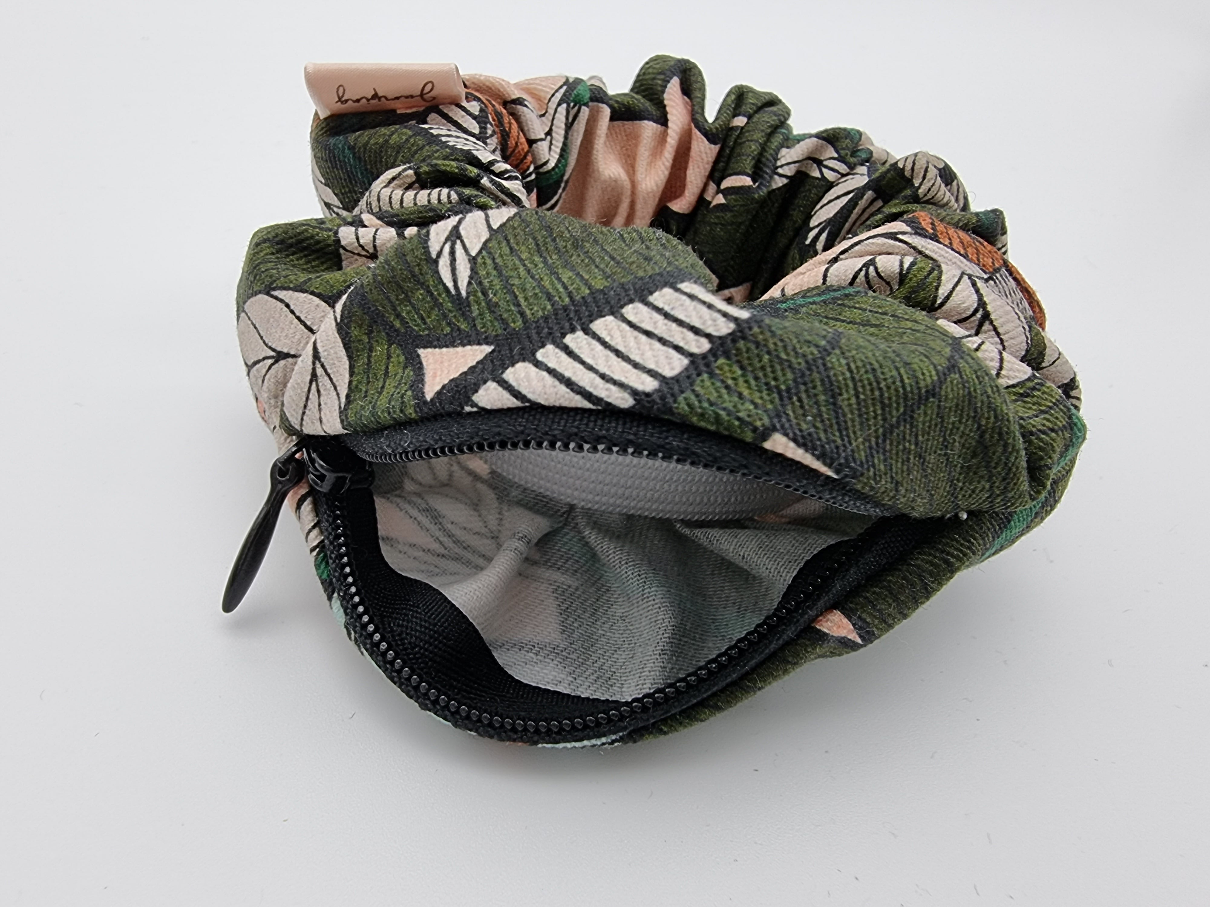 Pouch Scrunchie - Palmtastic